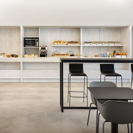 B&B Hotel Santo Tirso ホテル
