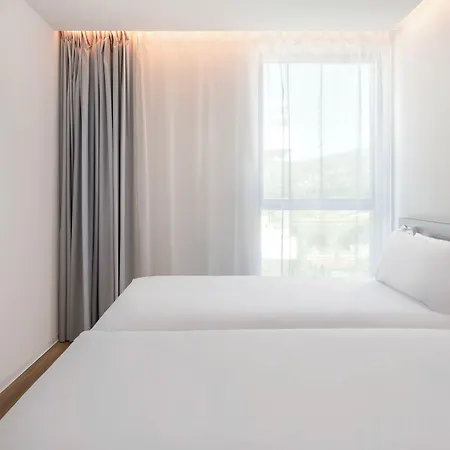 B&B Hotel Santo Tirso ホテル